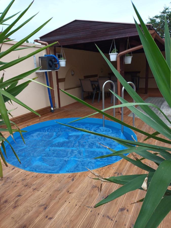 Kalvin Utcai Apartmanok ハイデゥソボスロー エクステリア 写真